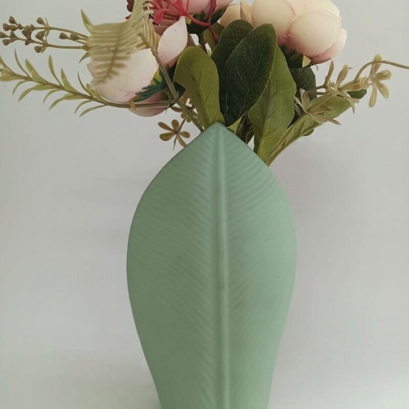PASTEL GREEN LEAF CERAMIC VASE