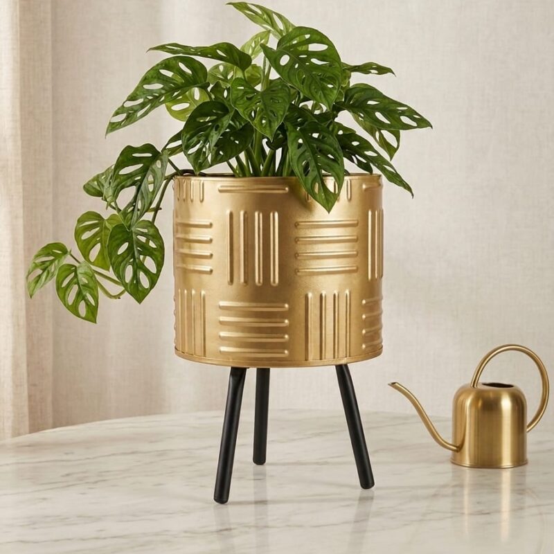 GOLDEN METAL PLANTER STAND